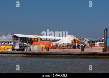 Büro der Verwaltungsrätin (Lisa P. Jackson) - Cocodrie, Louisiana und Wasserprobenahme (BP Oil Spill) - USEPA-Foto von Eric Vance, Environmental Protection Agency Stockfoto