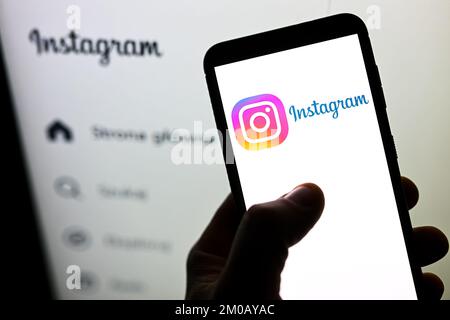 Polen. 02.. Dezember 2022. In dieser Abbildung wird ein Instagram-Logo auf einem Smartphone angezeigt. (Foto: Mateusz Slodkowski/SOPA Images/Sipa USA) Guthaben: SIPA USA/Alamy Live News Stockfoto