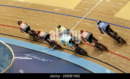 Track Cycling Champions League, Lee Valley Velodrome London, Großbritannien. Keirin-Finale für Frauen, 3.. Dezember 2022 Stockfoto