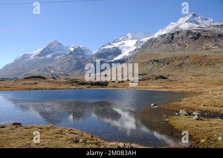 Der Klimawandel lässt die Gletscher schmelzen und strafft auch den Permafrost ab. Der globale Klimawechsel schmilzt den Permafrost der schweizer alpen. Der Stockfoto