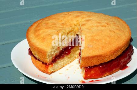 Victoria Erdbeermarmelade Kuchen. Hausgemachter Kuchen. Stockfoto
