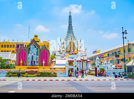 BANGKOK, THAILAND - 23. APRIL 2019: San Lak Mueang mit seinem Hauptschrein, dem Haus der Stadtpfeiler, am 23. April in Bangkok Stockfoto