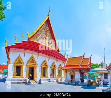 BANGKOK, THAILAND - 23. APRIL 2019: Panorama des Ubosot-Komplexes Wat Chana Songkhram, am 23. April in Bangkok, Thailand Stockfoto