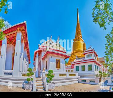 Panorama des Wat Bowonniwet Vihara Tempelkomplexes mit goldener Chedi-Pagode, Bangkok, Thailand Stockfoto