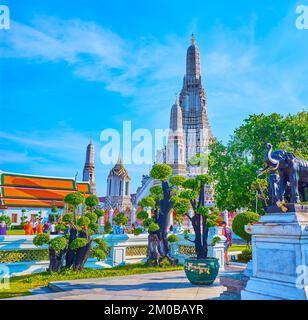 BANGKOK, THAILAND - 23. APRIL 2019: Skulptur des Elefanten, Teil der Rama II Statue auf dem Platz neben dem Wat Arun Tempel, am 23. April in Ba Stockfoto