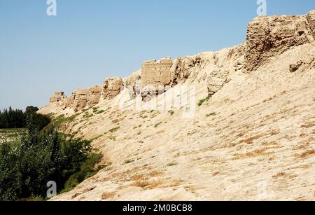 Balkh in der Provinz Balkh, Afghanistan. Ein Nahblick auf die alte Stadtmauer. Stockfoto