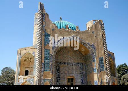 Der Schrein von Chwaja Abu Nasr Parsa (Grüne Moschee) auf dem Balkan, Afghanistan. Der Schrein ist mit Mosaiken und stilisierten kalligrafien aus dem koran dekoriert. Stockfoto