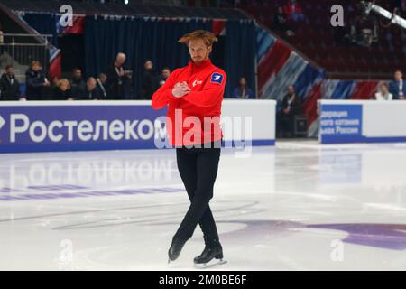 Sankt Petersburg, Russland. 04.. Dezember 2022. Vladimir Morozov tritt während der russischen Eiskunstlauf-Meisterschaft 2022 im Yubileyny Sports Palace auf. (Foto: Maksim Konstantinov/SOPA Images/Sipa USA) Guthaben: SIPA USA/Alamy Live News Stockfoto