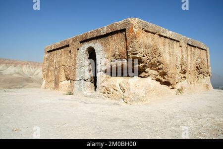 Takht-e Rostam (Takht-e Rustam) ist ein Stupa-Kloster im Norden Afghanistans. Das ist die Stupa und Harmika auf dem Hügel. Stockfoto