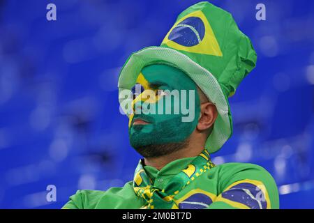 Doha, Katar: 5.. Dezember 2022; Finale der FIFA-Weltmeisterschaft 16. Runde, Brasilien gegen Südkorea: Fans von Brasilien Stockfoto