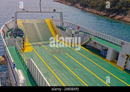 Auffahrt zur Fähre Kornati im Hafen von Porozina Stockfoto