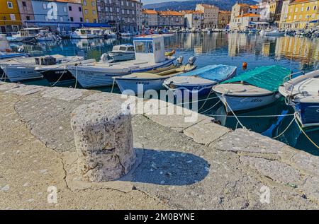 Stone Pier in der Altstadt von Cres Hafen Kroatien Stockfoto