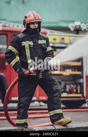 Gespendetes ehemaliges Feuerwehrgerät von Kent, das jetzt von LEMBERG-DSNS verwendet wird. Stockfoto