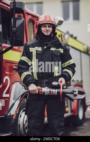 Gespendetes ehemaliges Feuerwehrgerät von Kent, das jetzt von LEMBERG-DSNS verwendet wird. Stockfoto