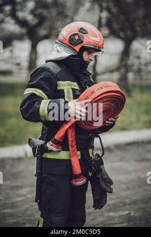 Gespendetes ehemaliges Feuerwehrgerät von Kent, das jetzt von LEMBERG-DSNS verwendet wird. Stockfoto