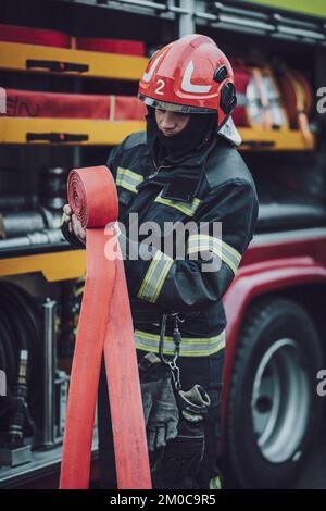 Gespendetes ehemaliges Feuerwehrgerät von Kent, das jetzt von LEMBERG-DSNS verwendet wird. Stockfoto