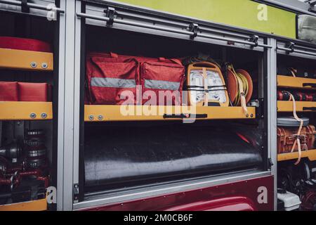 Gespendetes ehemaliges Feuerwehrgerät von Kent, das jetzt von LEMBERG-DSNS verwendet wird. Stockfoto