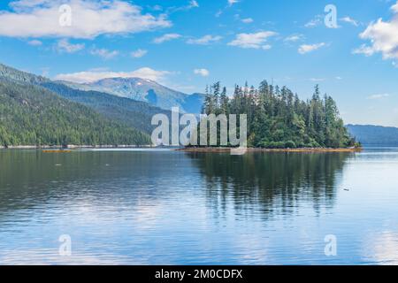 Kleine Insel im Misty Fjords National Monument in der Nähe von Ketchikan, Alaska Stockfoto