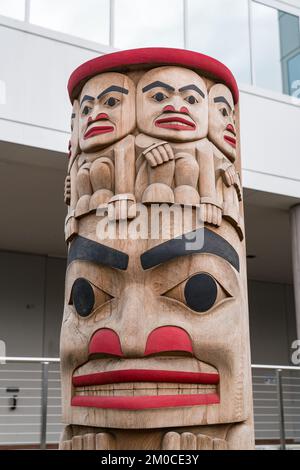 Juneau, AK - 8. September 2022: Die Alaska-Totem-Pole-Figur in Juneau, Alaska Stockfoto