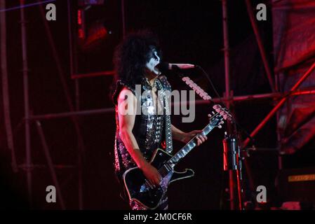 Toluca, Mexiko. 04.. Dezember 2022. Paul Stanley Integer von der Rockband Kiss American tritt am dritten Tag des Hell and Heaven Metal Fests im Foro Pegaso auf der Bühne auf. Am 04. Dezember 2022 in Toluca, Mexiko. (Kreditbild: © Carlos Santiago/Eyepix via ZUMA Press Wire) Stockfoto