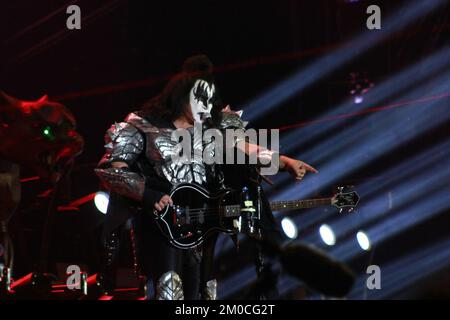 Toluca, Mexiko. 04.. Dezember 2022. 04. Dezember 2022, Toluca, Mexiko: Gene Simmons integrant der Kiss American Rockband tritt am dritten Tag des Hell and Heaven Metal Fest im Foro Pegaso auf der Bühne auf. Am 04. Dezember 2022 in Toluca, Mexiko. (Foto: Carlos Santiago/Eyepix Group) (Foto: Eyepix/NurPhoto) Guthaben: NurPhoto/Alamy Live News Stockfoto