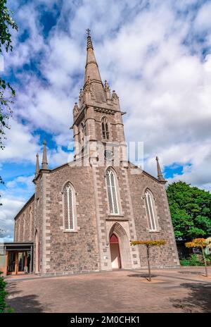 Die Fassade der katholischen Kirche St. Sylvester im Zentrum von Malahide, in Irland. Stockfoto