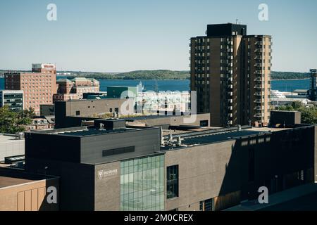 HALIFAX, NS, KANADA - MAI 2022: Historische Gebäude auf der Barrington Street zwischen Prince Street und Sackville Street im Zentrum von Halifax, Nova Scotia, C Stockfoto