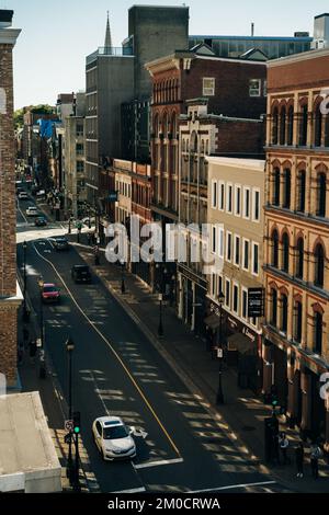 HALIFAX, NS, KANADA - MAI 2022: Historische Gebäude auf der Barrington Street zwischen Prince Street und Sackville Street im Zentrum von Halifax, Nova Scotia, C Stockfoto