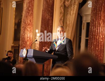 Schauspieler George Clooney und seine Frau Amal Clooney beim Kennedy Center Honors Dinner. Außenminister Antony J. Blinks hält am 3. Dezember 2022 beim Kennedy Center Honors Dinner in Washington, DC, eine Rede. Stockfoto