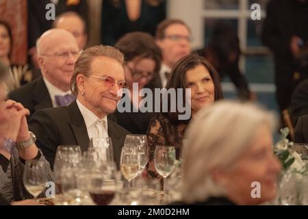 Die irische Rockband U2 wird beim Kennedy Center Honors Dinner geehrt. Außenminister Antony J. Blinks hält am 3. Dezember 2022 beim Kennedy Center Honors Dinner in Washington, DC, eine Rede. Stockfoto