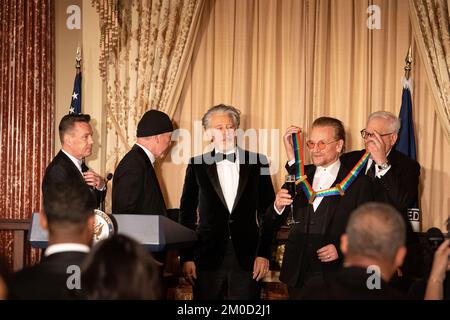 Die irische Rockband U2 wird beim Kennedy Center Honors Dinner geehrt. Außenminister Antony J. Blinks hält am 3. Dezember 2022 beim Kennedy Center Honors Dinner in Washington, DC, eine Rede. Stockfoto