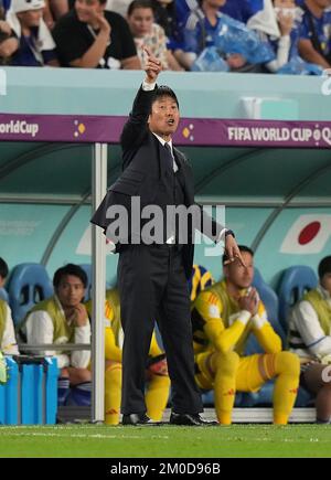 5.. Dezember 2022, Al Janoub Stadium, Doha, QAT, FIFA-Weltmeisterschaft 2022, Runde 16, Japan gegen Kroatien, auf dem Bild von Japans Trainer Hajime Moriyasu Stockfoto