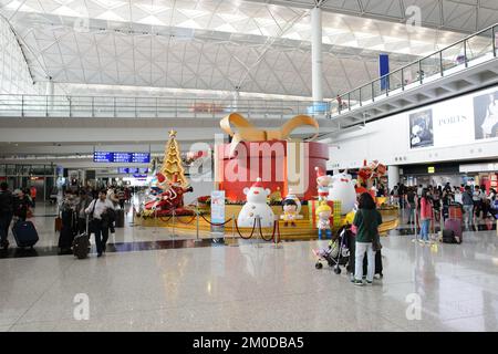 HONGKONG - 11. DEZEMBER: Internationaler Flughafen Hongkong am 11. Dezember 2014 in Hongkong, China. Der beste Flughafen unter den Passagieren im Jahr Stockfoto