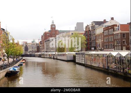 AMSTERDAM, NIEDERLANDE - 18. MAI: Grachten von Amsterdam am 18. Mai 2009 in Amsterdam, Niederlande. Amsterdam ist die Hauptstadt und bevölkerungsreichste Stadt der Stockfoto