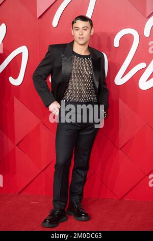 London, Vereinigtes Königreich 5. Dezember, 2022 . Tom Daley wurde bei den Fashion Awards 2022 in der Royal Albert Hall fotografiert. Kredit: Alan D West/Alamy Live News Stockfoto