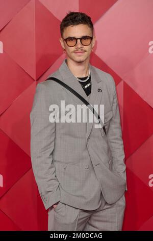 London, Vereinigtes Königreich 5. Dezember, 2022 . Romeo Beckham wurde bei den Fashion Awards 2022 in der Royal Albert Hall fotografiert. Kredit: Alan D West/Alamy Live News Stockfoto