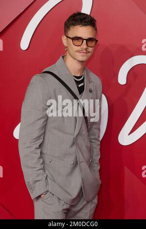 London, Vereinigtes Königreich 5. Dezember, 2022 . Romeo Beckham wurde bei den Fashion Awards 2022 in der Royal Albert Hall fotografiert. Kredit: Alan D West/Alamy Live News Stockfoto