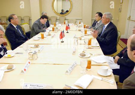 Büro des Verwaltungsrats (Stephen L. Johnson) - Mittagessen mit der Nationalen Entwicklungs- und Reformkommission (NDRC, China), Umweltschutzagentur Stockfoto