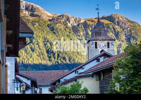 Idyllische Landschaft des Ortes Preda im Engadintal, Schweizer Alpen, Schweiz Stockfoto