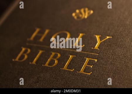 Das Buch Johannes aus der Heiligen Bibel, Gottes kostbares Wort für uns. Das ist aus Kapitel 3 und 4 des Johannes Evangeliums. Stockfoto