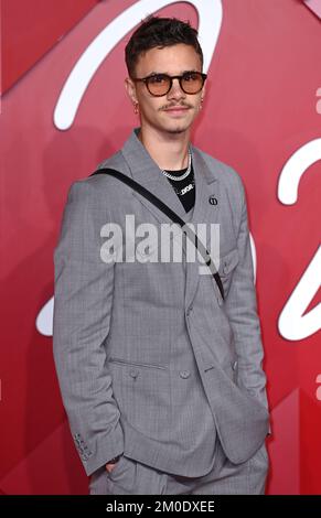 5.. Dezember 2022, London, Großbritannien. REDAKTIONELLER GEBRAUCH NUR Romeo Beckham, Ankunft bei den Fashion Awards 2022, Royal Albert Hall, London. Kredit: Doug Peters/EMPICS/Alamy Live News Stockfoto