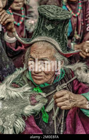 08 12 2013 Nahaufnahme Einer Seniorin In Der Traditionellen Ladakhi-Kleidung Leh Ladakh Indien Stockfoto