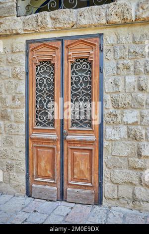 Struktur von Holz, Metall und Stein im alten Jaffa. Stockfoto