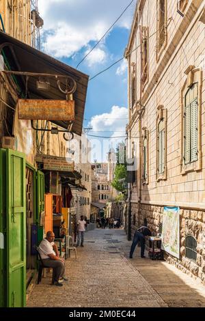 Jerusalem, Israel - 12. Oktober 2022: Kleine alte Straßen in Jerusalem Stockfoto