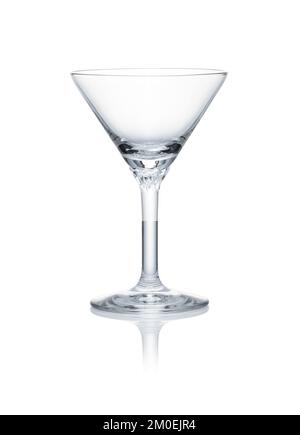 Leere Cocktailgläser auf weißem Hintergrund Stockfoto