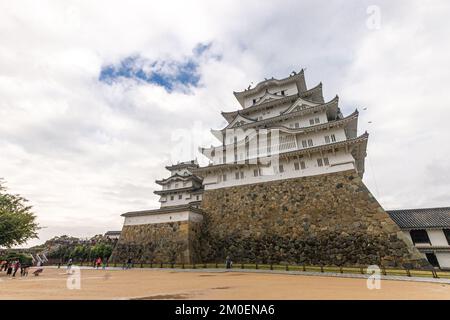 Himeji, Japan. Der Hauptturm (Tendu) der Burg White Egret oder Heron, eine Burganlage aus der Azuchi Momoyama-Zeit und ein Weltkulturerbe Stockfoto