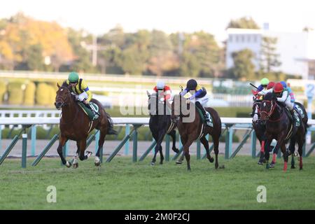 Hyogo, Japan. 3.. Dezember 2022. So Valiant (10) und Christophe Lemaire gewinnen den Challenge Cup auf der Hanshin Rennbahn in Hyogo, Japan, am 3. Dezember 2022. Kredit: Eiichi Yamane/AFLO/Alamy Live News Stockfoto