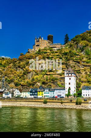 Schloss Katz über der Stadt Sankt Goarshausen im oberen Mittelrheintal. UNESCO-Weltkulturerbe in Deutschland Stockfoto