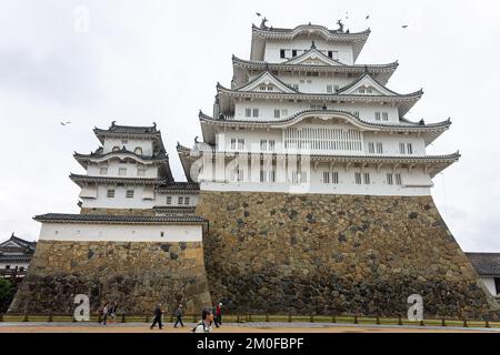 Himeji, Japan. Der Hauptturm (Tendu) der Burg White Egret oder Heron, eine Burganlage aus der Azuchi Momoyama-Zeit und ein Weltkulturerbe Stockfoto