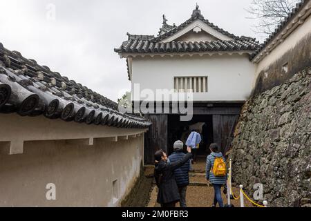 Himeji, Japan. Der Park und das Gelände des White Egret oder Heron Castle, ein Schlosskomplex aus der Azuchi Momoyama-Zeit und ein Weltkulturerbe Stockfoto